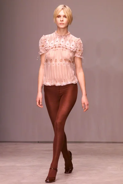 Look 10